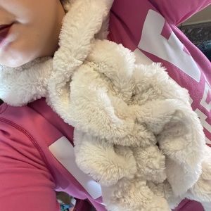 Jaclyn Smith White Fluffy Scarf OSFM